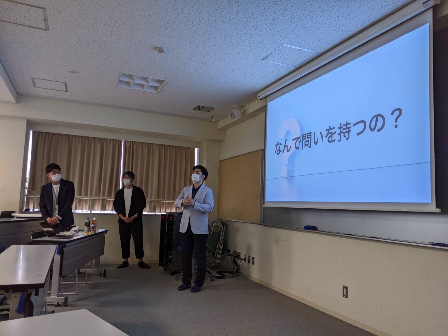 会場前での撮影