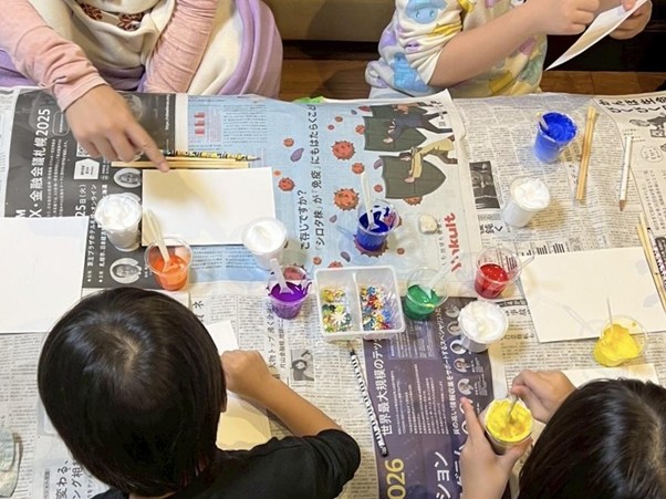 もこもこ絵の具のワークショップの様子